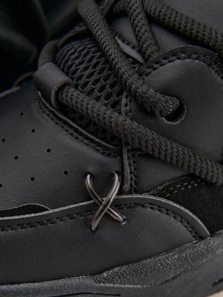 Ocieplane sneakersy z wiązaniem czarne