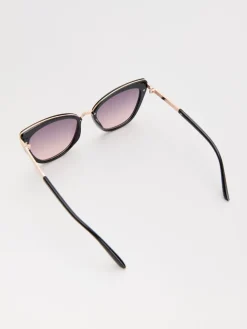 Okulary przeciwsłoneczne typu cat eye