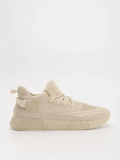 Piaskowe sneakersy z siateczki