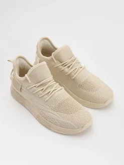 Piaskowe sneakersy z siateczki
