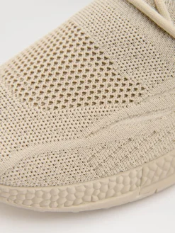 Piaskowe sneakersy z siateczki
