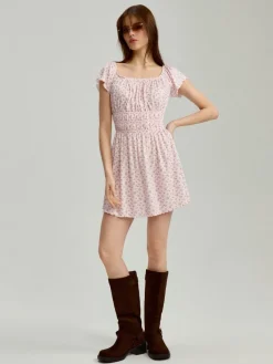 Różowa sukienka mini z dzianiny w kwiaty