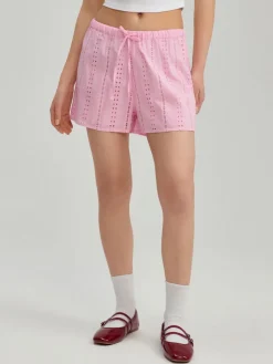 Różowe szorty z ażurowymi wstawkami mid waist