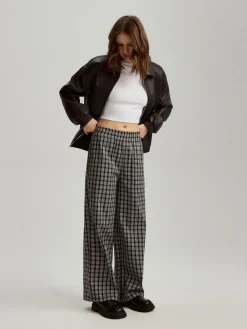 Spodnie wide leg w czarną kratę