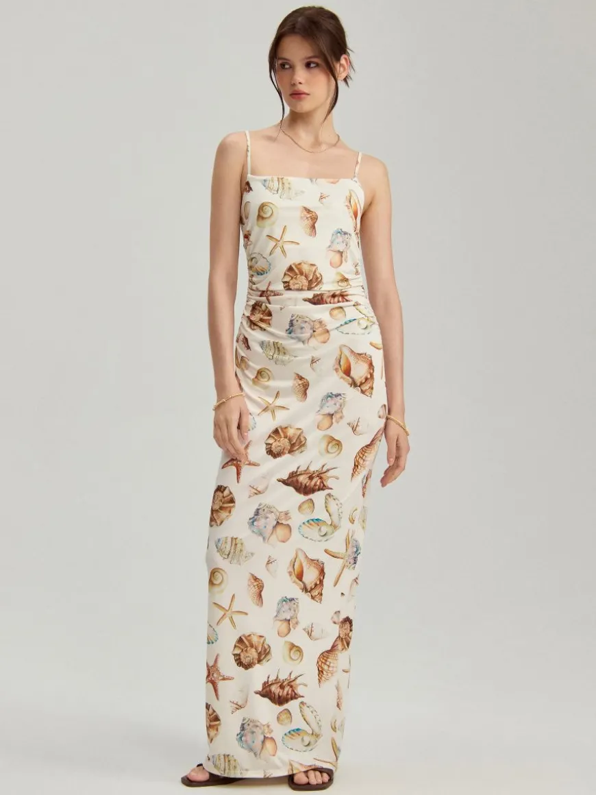 Sukienka mini bodycone w muszelki na ramiączkach