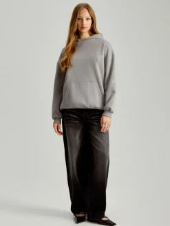Szara bluza loose fit z kapturem i motywem kokardek