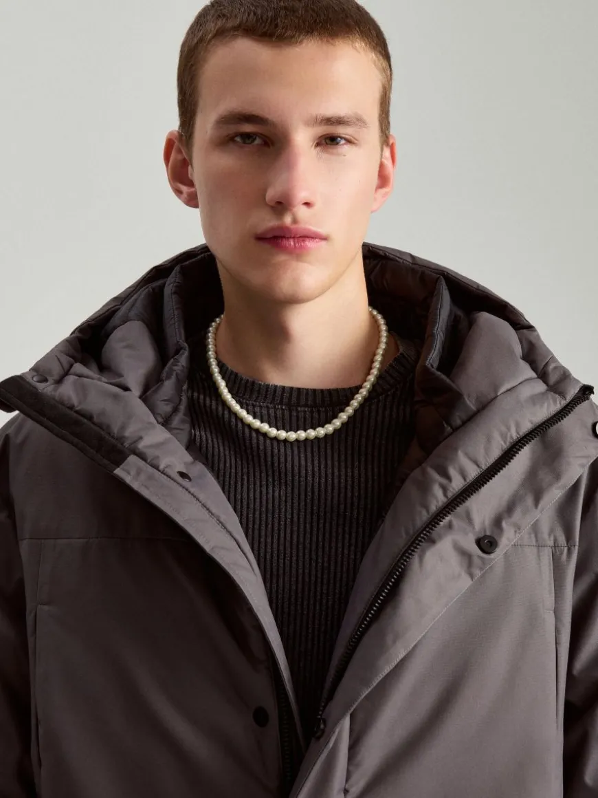 Szary płaszcz z kapturem regular fit